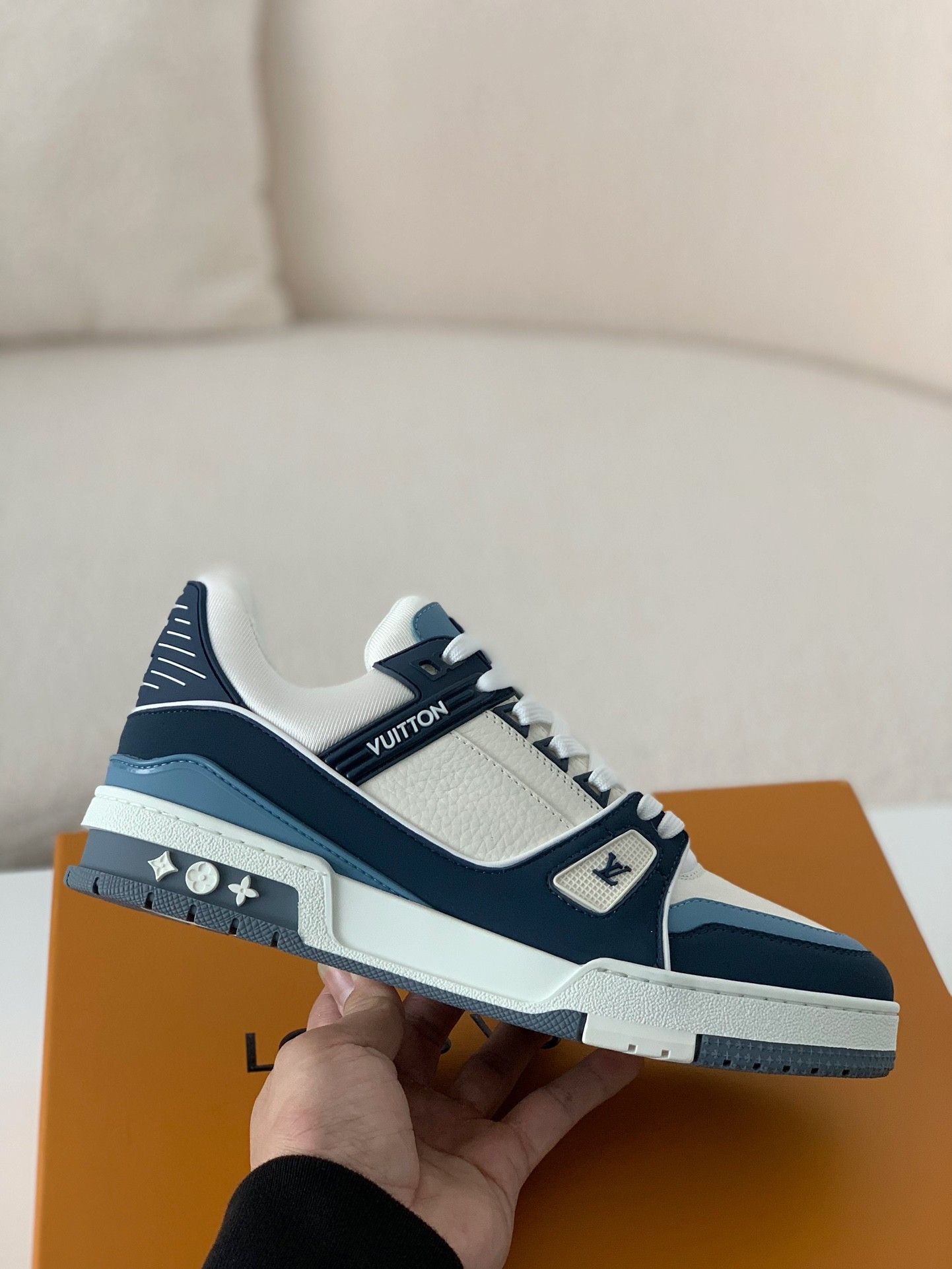 LV Trainer 'White Blue'