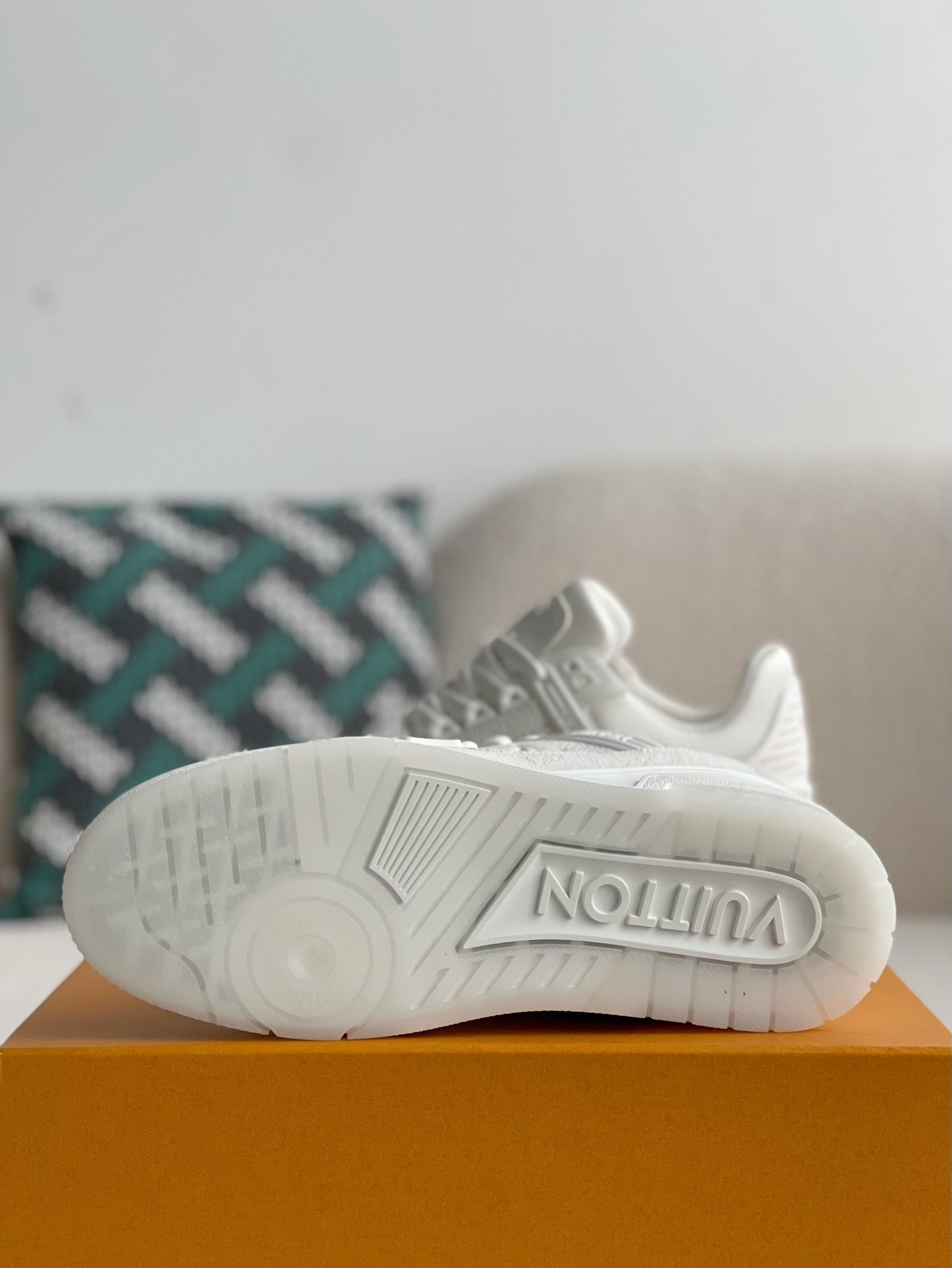 LV Trainer 'White'
