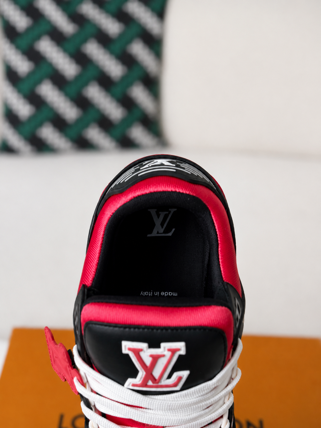 LV Trainer 'Black Red'