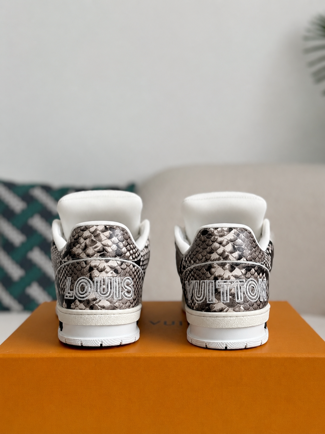 LV Trainer 'Brown'