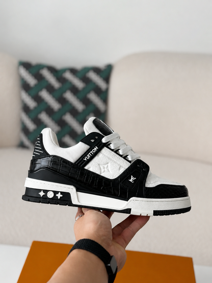 LV Trainer Black White