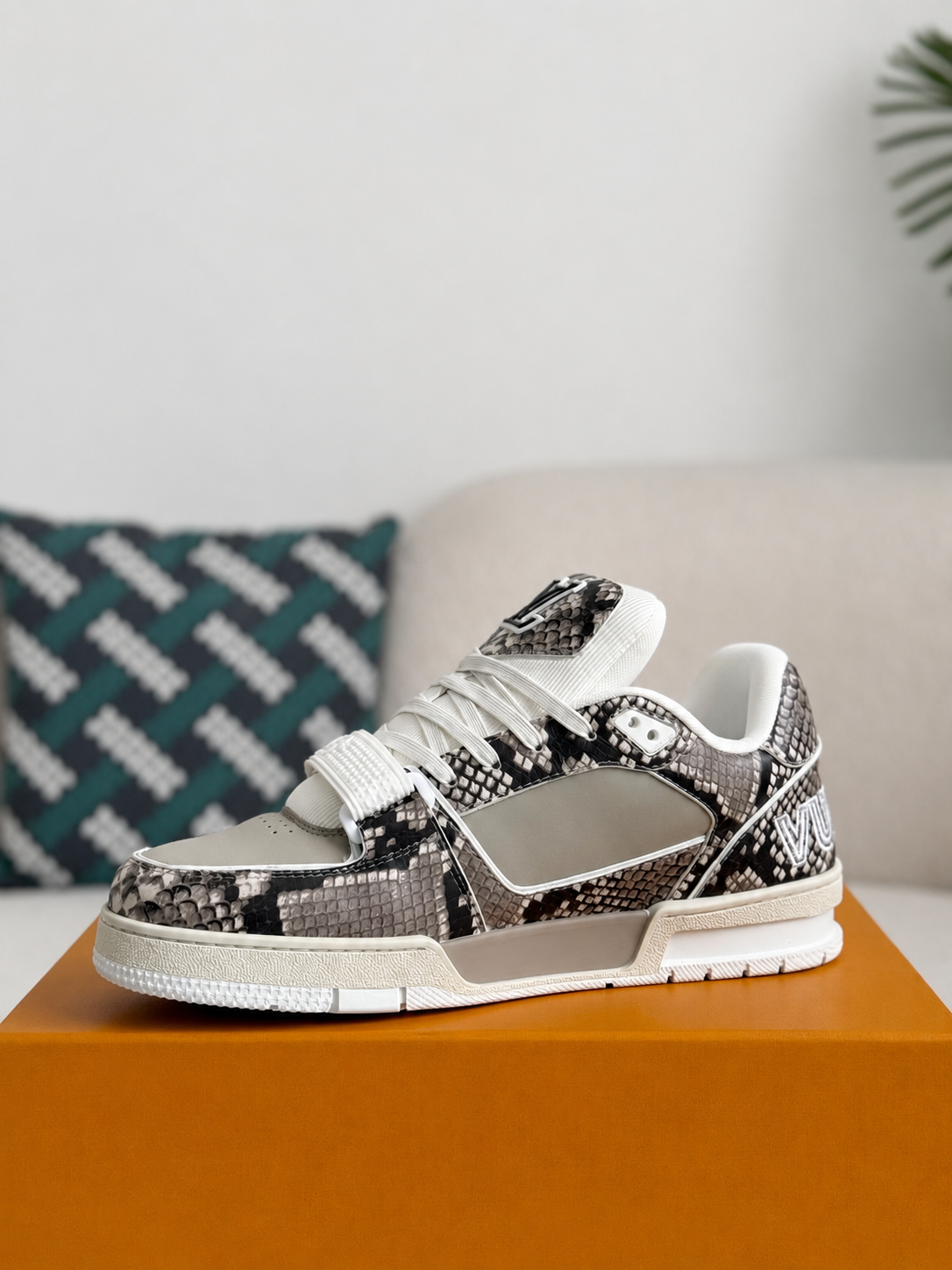 LV Trainer 'Brown'