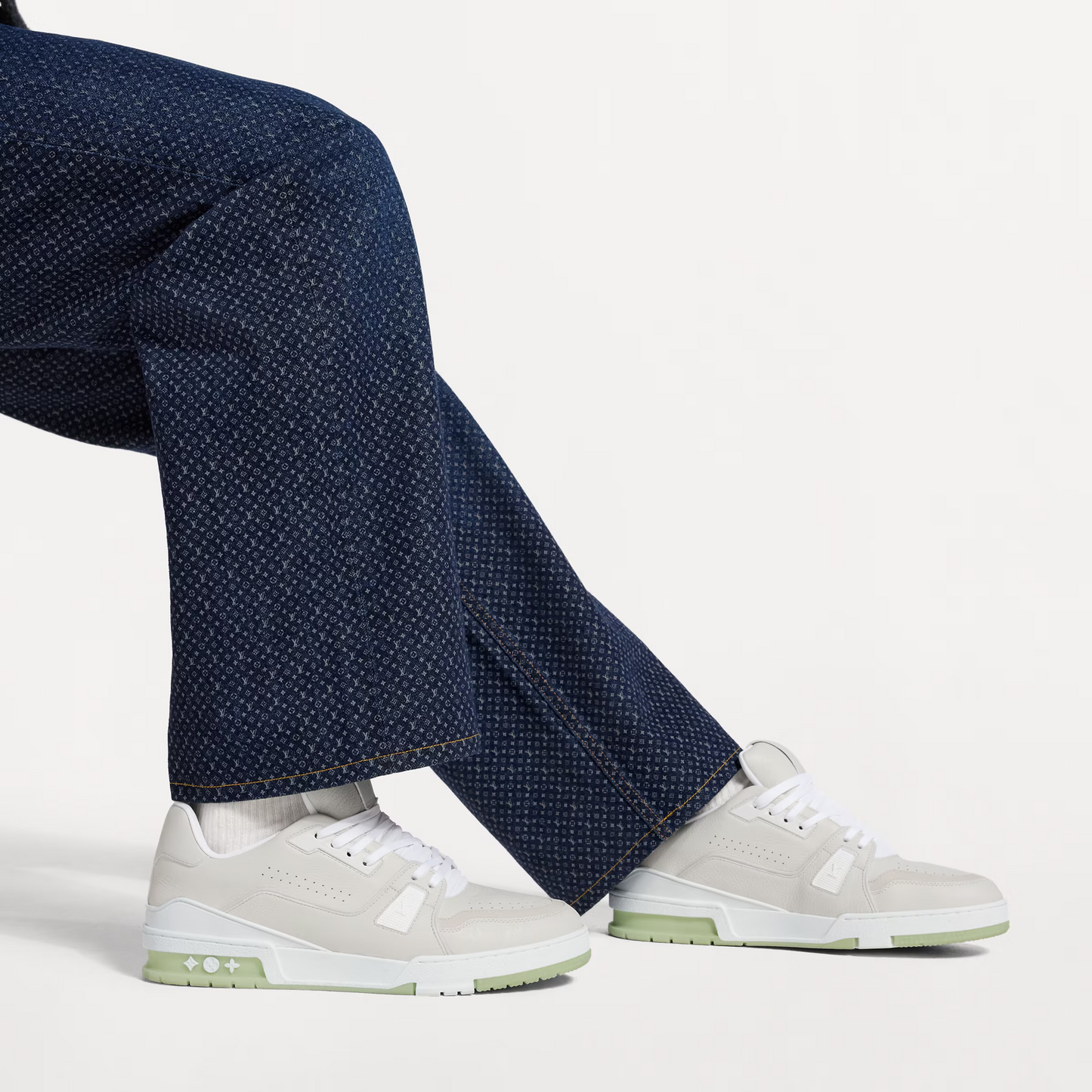 LV Trainer White luminescence
