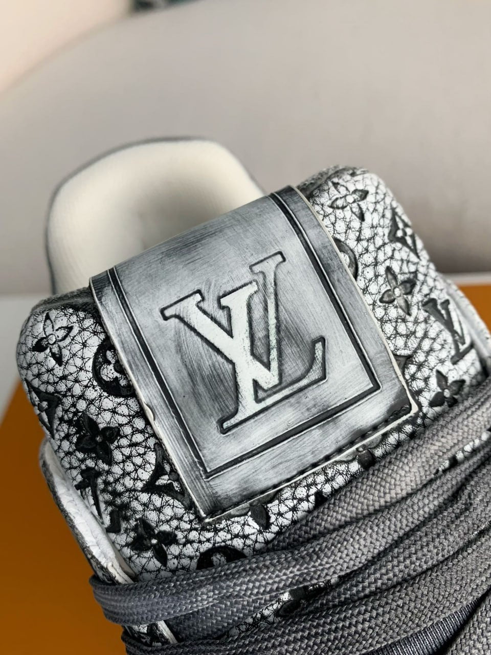 LV Trainer Gray