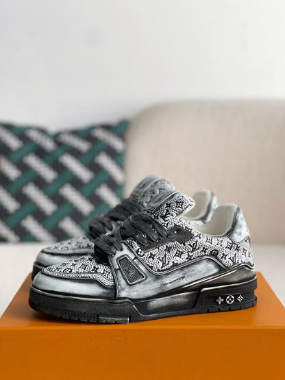 LV Trainer Gray