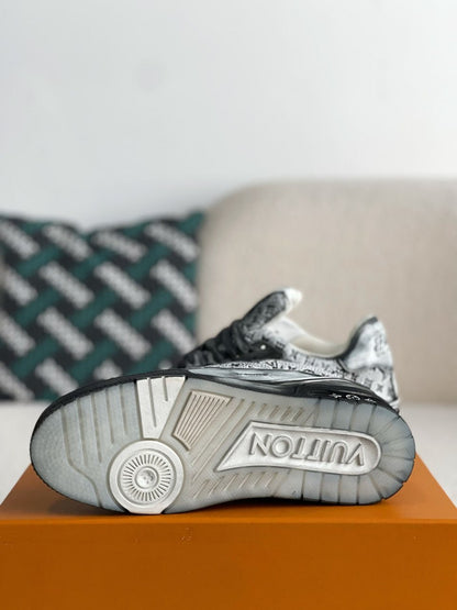 LV Trainer Gray