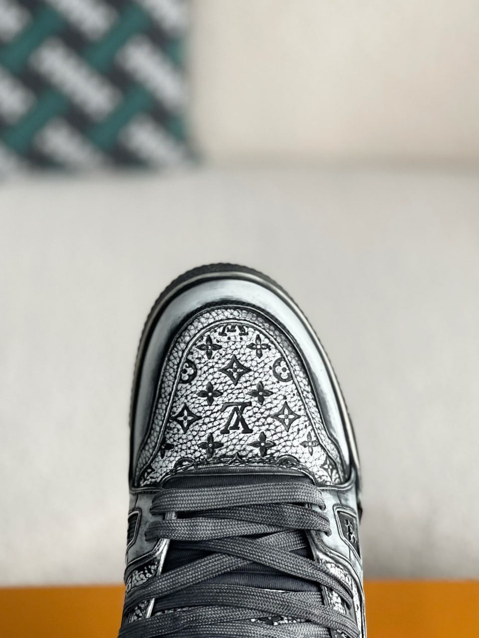 LV Trainer Gray